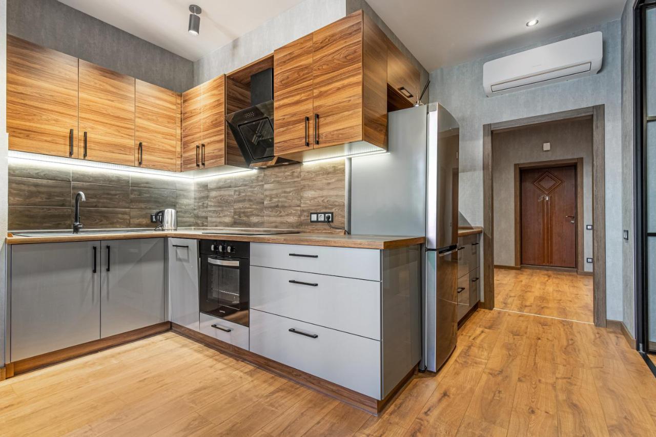 Sea Symphony Wood Style Apartment Одесса Экстерьер фото